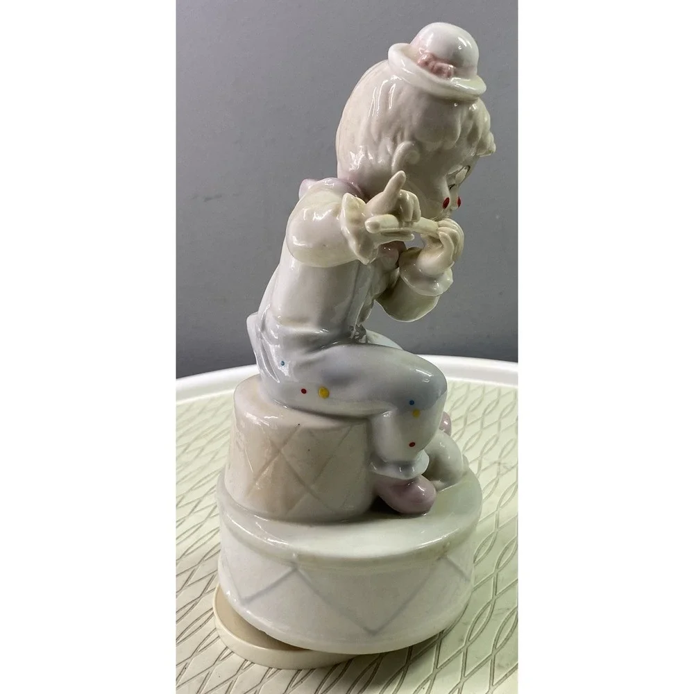 RARE VINTAGE PAUL SEBASTIAN MUSIC BOX PORCELAIN CLOWN PLAYING FLUTE‎ W/DOG